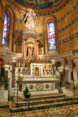 Intérieur de l'église basilique d'Albert
